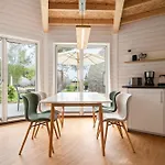 Kugelhaus Kirana - Ruhiges Naturdomizil In Runder Bauweise Am Waldrand Des Tollensesees