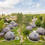 Kugelhaus Kirana - Ruhiges Naturdomizil In Runder Bauweise Am Waldrand Des Tollensesees Penzlin
