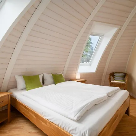 Prázdninový dům Kugelhaus Kirana - Ruhiges Naturdomizil In Runder Bauweise Am Waldrand Des Tollensesees